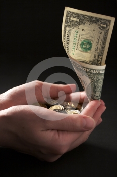 As diversas denúncias da política de pagamento de salários "principescos" pela Coligação PSD/CDS criaram um evidente embaraço público a Rui Rio, levando-o a procurar criar um expediente, não de esclarecimento da situação, mas de transformação do Executivo Municipal num "circo", procurando vitimizar os que auferem rendimentos principescos e desculpabilizar aqueles que têm responsabilidade política pela fixação dos respectivos valores - em contradição com o que apregoam publicamente e com o "rigor" com que tratam os funcionários municipais, designadamente os mais desfavorecidos!(Ler +)