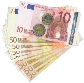 Rui Rio, desde que assumiu a Presidência da Câmara Municipal do Porto, tem procurado dar de si uma imagem de rigor e de austeridade absolutos que, no entanto, são desmentidos por diversos actos de gestão a que surge associado.
De facto, e numa medida que mereceu o apoio dos Eleitos da CDU, Rui Rio reduziu, em 2002, os vencimentos dos membros dos Conselhos de Administração das empresas municipais, clamando que, com ele, "a bandalheira acabava".
No entanto, e dando razão ao ditado popular "olha para o que eu digo, não olhes para o que eu faço", Rui Rio tem vindo a tomar um conjunto de medidas em matéria de vencimentos que, para além de contrariarem as regras definidas pelos órgãos municipais, constituem, do ponto de vista dos montantes, um verdadeiro escândalo. [Ler +]