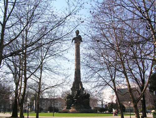 O Vereador da CDU, Rui Sá, apresentou na última reunião da Câmara Municipal do Porto uma proposta de recomendação no sentido de que seja finalmente instalada na Rotunda da Boavista a cafetaria que tinha sido previamente encomendada ao Arqº Siza Vieira e cujo projecto já foi pago.
