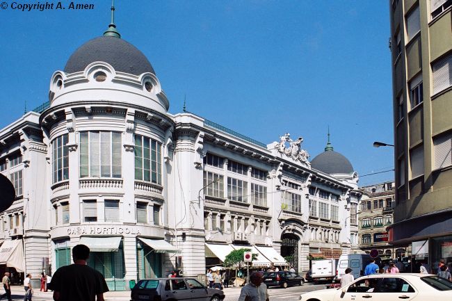 Numa visita ao mercado, na Baixa do Porto, na companhia do vereador da CDU na Câmara do Porto Rui Sá, a deputada do PCP no Parlamento Europeu Ilda Figueiredo ouviu as queixas dos comerciantes quanto ao adiamento na reabilitação do mercado do Bolhão. Durante esta visita, Ilda Figueiredo anunciou a intenção de apresentar ao Conselho Europeu, durante a próxima semana, em Bruxelas, um pedido de reforço de fundos comunitários para a reabilitação do edifício, uma vez que, conforme referiu a deputada, "há a possibilidade da Comissão Europeia disponibilizar mais mil milhões de euros durante o próximo ano".