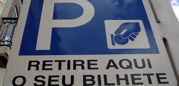 A proposta de Rui Moreira de concessão a privados do estacionamento na via pública na zona ocidental do Porto (o que abrangia mais de 3 mil lugares, a juntar aos [&hellip;]